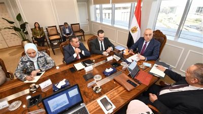 وزير الإسكان يتابع معدلات تنمية أراضي الساحل الشمالي الغربي