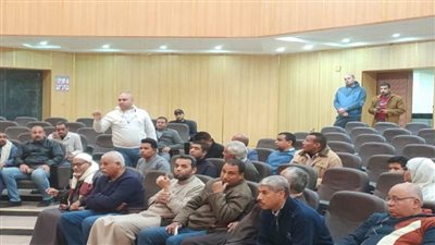رئيس جهاز سوهاج الجديدة يناقش مع سكان المدينة مقترحاتهم ومطالبهم (صور)