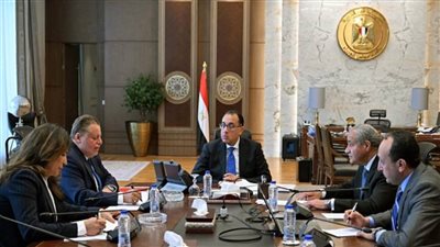 رئيس الوزراء يتابع جهود توفير السلع الأساسية والمكون الدولاري المطلوب لزيادة المعروض (صور)