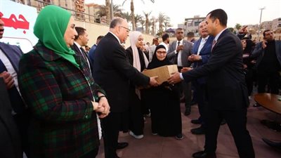 وزيرة التضامن تطلق قوافل الخير لدعم الأسر الأولى بالرعاية لجمعية حنان الدنيا من منطقة الأسمرات