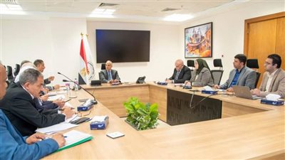 وزير الري يتابع أعمال وحدة التحصيل بالوزارة