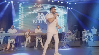 تامر حسني يتألق بحفل عالمي بالملابس البيضاء في بونتاكانا (صور)