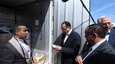 رئيس الوزراء يتابع تنفيذ التوجيهات الرئاسية بالإفراج الفوري عن السلع الأساسية ومستلزمات الإنتاج من الموانئ