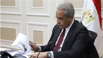 وزير العمل يراجع مستندات تراخيص مراكز تدريب مهني خاصة