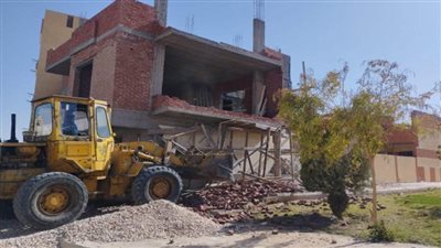 حملات على الإعلانات المخالفة ومخالفات البناء والظواهر العشوائية بأسيوط الجديدة والشروق وبرج العرب الجديدة (صور)