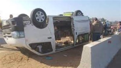 قبل الإفطار .. إصابة 10 أشخاص في انقلاب ميكروباص أعلى الطريق الأوسطي