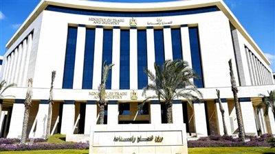  وزير التجارة يصدر قرارا باستمرار العمل بقرار حظر تصدير السكر لمدة 3 أشهر