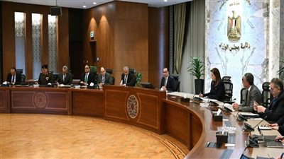رئيس الوزراء يترأس اجتماع لجنة ضبط الأسواق وأسعار السلع (صور)