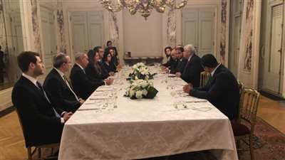 وزير التعليم العالي يعقد اجتماعا مع العلماء المصريين بفرنسا (صور)