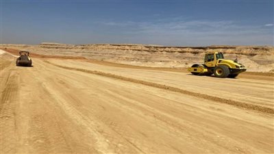 دفع العمل بمشروعات الطرق بالتجمع الثالث والامتداد الشرقي والتجمع السادس بالقاهرة الجديدة  (صور)
