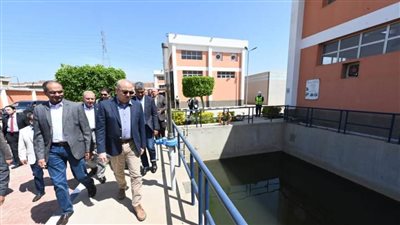 وزير الإسكان يتفقد محطة مياه سرياقوس بالخانكة