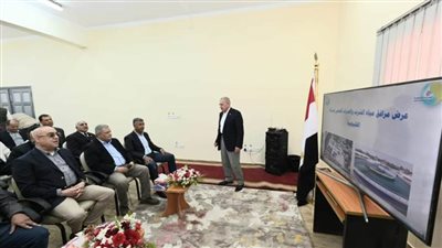 وزير الإسكان يستعرض موقف خدمات مياه الشرب والصرف الصحي بالقليوبية