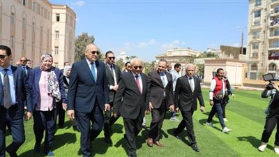 وزير التعليم: المدارس الرسمية الدولية تحظى باهتمام ورعاية الرئيس السيسي (صور)