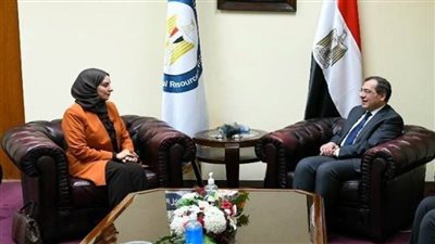 وزير البترول يبحث مع سفيرة البحرين دعم التعاون بين البلدين