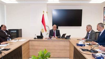 وزير الري يتابع موقف المشروعات المائية وتدبير الأراضي لتنفيذ مشروعات خدمية بمراكز 