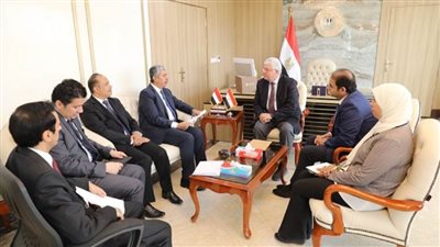 وزير التعليم العالي يُناقش مع السفير اليمني بالقاهرة سُبل تعزيز التعاون المشترك (صور)