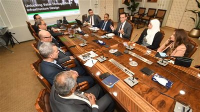 مساعد وزير الإسكان يبحث مع 