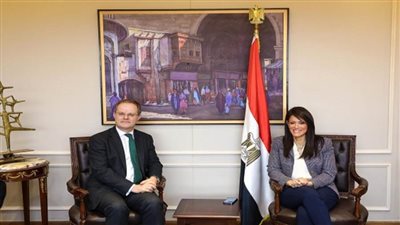 وزيرة التعاون الدولي تناقش مع السفير البريطاني تنفيذ برنامج تمويل سياسات التنمية (صور)