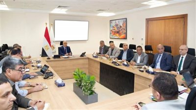 وزير الري يتابع النتائج الأولية للدراسة البحثية لتطوير منظومة صيانة المجارى المائية واستخدام تقنيات أكثر كفاءة في التطهيرات