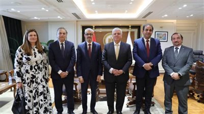 وزير التعليم العالي يبحث سبل التعاون المشترك مع مدير 