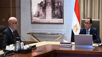 رئيس الوزراء يتابع موقف تقنين الأراضي المنقولة من جهات الولاية المختلفة للمدن الجديدة (صور)
