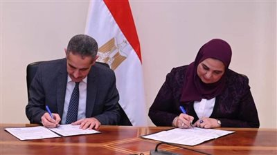 وزيرة التضامن ومحافظ الغربية يوقعان عقد تمليك مقر لبنك ناصر الاجتماعي بمنطقة أبراج عبد المنعم رياض الاستثمارية بطنطا