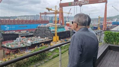 ضمن زيارته الخارجية لكوريا الجنوبية الفريق أسامة ربيع يبحث سبل التعاون في مجال بناء السفن والوحدات البحرية مع ترسانة هيونداي للصناعات الثقيلة