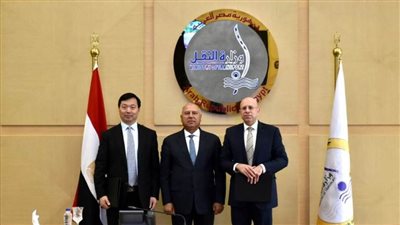وزير النقل يشهد تعاقد شركة الملاحة الوطنية على بناء سفينتين جديدتين من أحدث سفن الصب الجاف النظيف مع ترسانة هانتونج الصينية