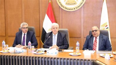 وزير التعليم العالي يرأس اجتماع المجلس الأعلى للمستشفيات الجامعية (صور)