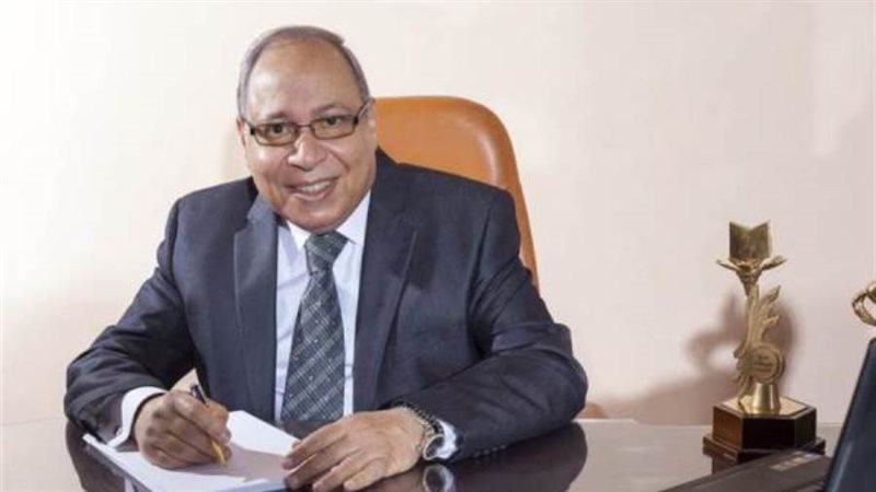 الكاتب الصحفى سمير