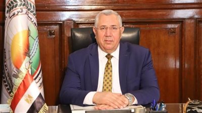 وزير الزراعة يهنئ قداسة  البابا تواضروس الثاني والأخوة الأقباط بعيد القيامة المجيد