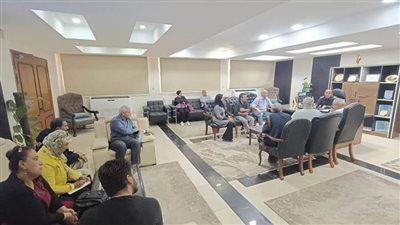 رئيس جهاز الشروق يلتقي حائزي قطع الأراضي المضافة للمدينة للاستماع إلى آرائهم