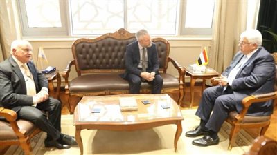 وزير التعليم العالي يلتقي نائب رئيس جامعة لندن لبحث سبل التعاون المشترك