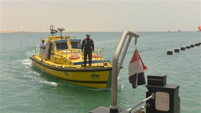 خدمة الإسعاف البحري بالقناة تستجيب لاستغاثة نقل مريض من إحدى السفن العابرة للقناة للعلاج بمستشفى الهيئة (صور)