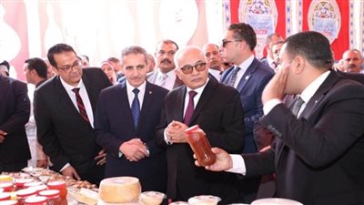 وزير التعليم يوجه بإطلاق معرض دائم لتسويق منتجات طلاب التعليم الفني وأعمالهم بأسعار مناسبة (صور)