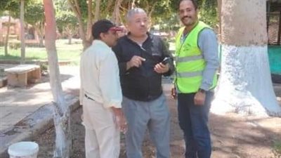 رئيس مدينة أبوتيج يتابع أعمال التشجير والتجميل بحديقة ناصر