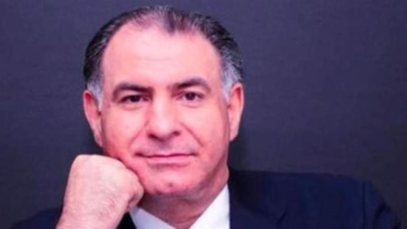 الكاتب والإعلامى