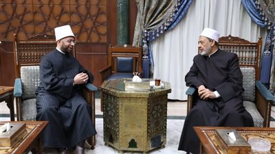 شيخ الأزهر يُوصي وزير الأوقاف برعاية الأئمَّة والاهتمام بشؤونهم