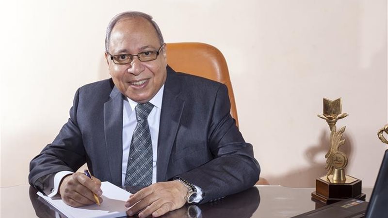 الكاتب الصحفى سمير