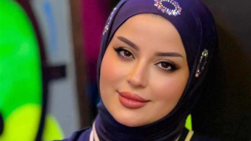  الممثلة والكاتبة