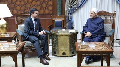 شيخ الأزهر يستقبل وزير الثقافة ويدعو للتَّصدي للأنماط الفنية والثقافية التي عزلت الشباب العربي عن هويته الدينية والأخلاقيَّة