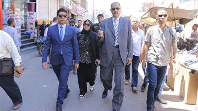 محافظ سوهاج يتفقد سير العمل بمستشفى طما المركزي ويتابع مستوى النظافة والإشغالات بالشوارع