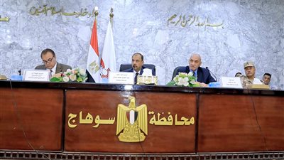 محافظ سوهاج يترأس اجتماع المجلس التنفيذي للمحافظة