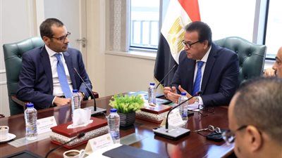 وزير الصحة والسكان يستقبل رئيس اتحاد المستشفيات العربية لمناقشة سبل التعاون المشترك لدعم القطاع الصحي