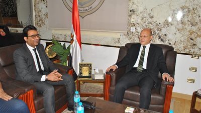 رئيس جامعة سوهاج ووكيل الصحة يبحثان آليات التعاون المشترك للقضاء على قوائم الانتظار