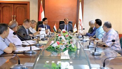 محافظ سوهاج يعقد اجتماعا لبحث موقف ملف تقنين أراضي أملاك الدولة