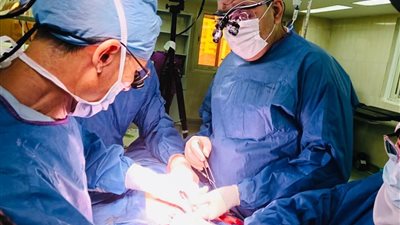 مستشفى سوهاج الجامعي يجري 8 عمليات نادرة لأطفال