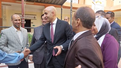 وزير التعليم ونائب محافظ سوهاج يتفقدان مدارس نبيل فراج وباحثة البادية والحديثة