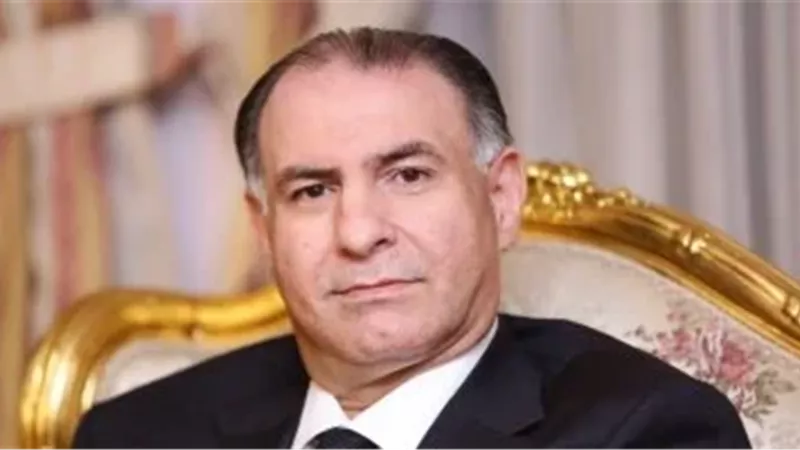 الكاتب والإعلامى