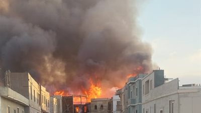 حريق داخل مخزن أخشاب بمنطقة الحي الشعبي بمدينة الإنتاج الإعلامي